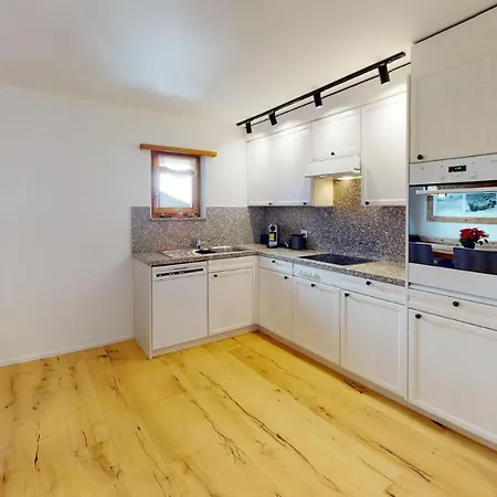 Tschuetta Σελερίνα